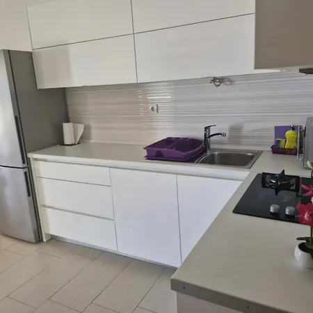 Slanica Escape * Murter