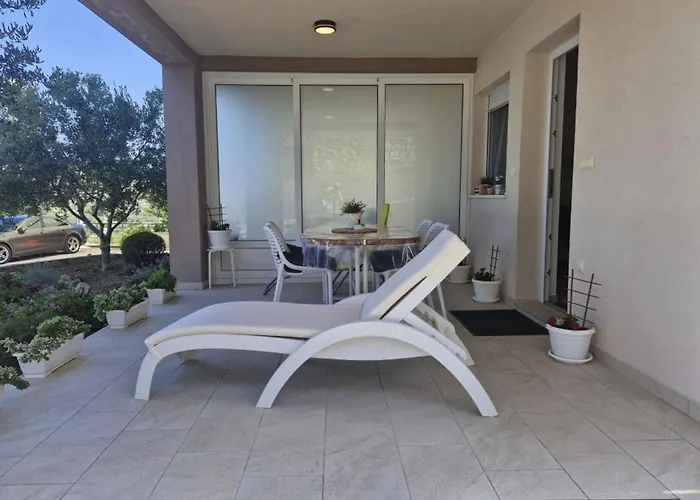 Slanica Escape Murter